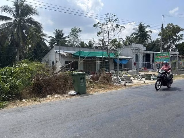 Căn nhà trọ Út và bà D. thuê để làm và kinh doanh chậu kiểng