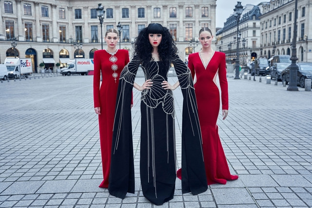 Mẫu thiết kế của hãng thời trang Việt Tracy tại Pháp