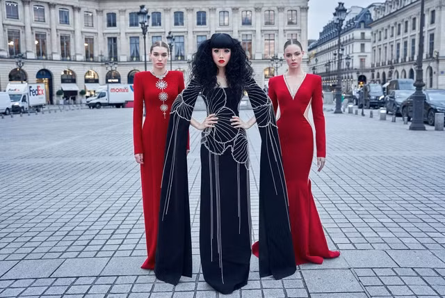 Mẫu thiết kế của hãng thời trang Việt Tracy tại Pháp