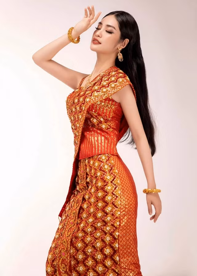 "Chỉ cần biết cách làm cho cuộc sống của mình ý nghĩa hơn, xây dựng nhiều hoạt động, mục tiêu tích cực, vì cộng đồng hơn thì mọi mặt trái của cuộc sống và thế giới giải trí tự khắc lùi lại phía sau. Người phụ nữ chủ động là người phụ nữ hạnh phúc", nàng hậu 25 tuổi bộc bạch