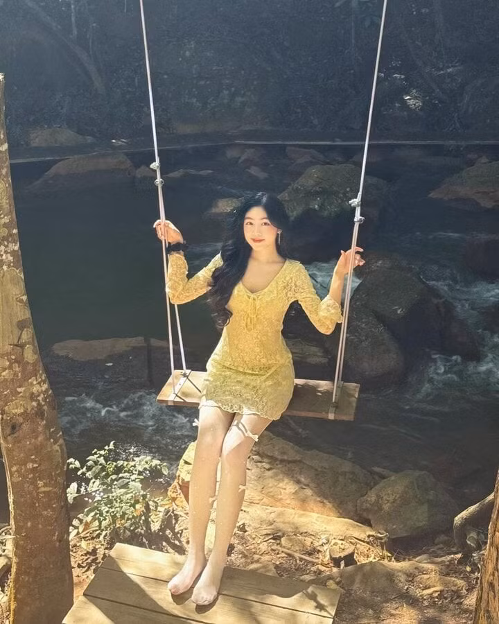 Thời gian gần đây, nhờ sự tỏa sáng của chính mình, Thảo Linh bắt đầu xuất hiện trong một số quảng cáo cho các hãng mỹ phẩm tuổi teen.