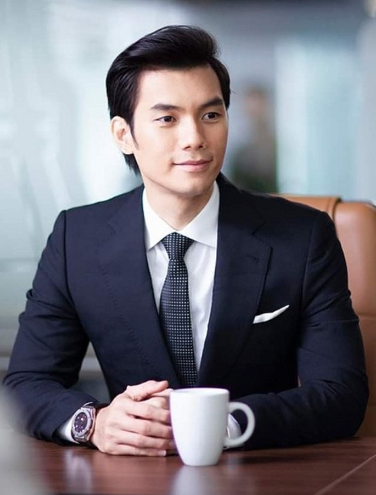 Nhan Phúc Vinh được công chúng biết đến với đời tư trong sạch cùng gia tài diễn xuất ấn tượng