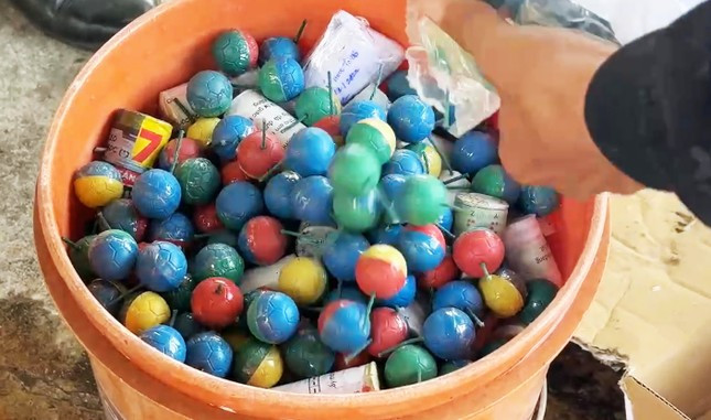 Công an tịch thu, tiêu hủy pháo bi tàng trữ, mua bán trái phép ở Lâm Đồng Công an tịch thu, tiêu hủy pháo bi tàng trữ, mua bán trái phép ở Lâm Đồng