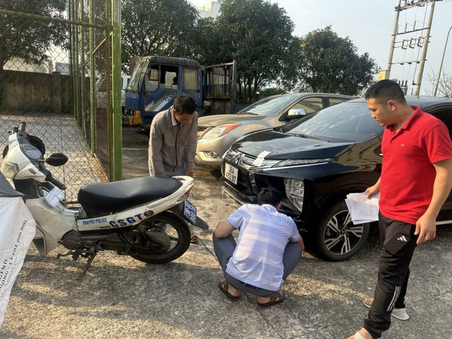 Công an TX.Kỳ Anh tạm giữ xe ô tô của tài xế Trần Văn Song để phục vụ điều tra Công an TX.Kỳ Anh tạm giữ xe ô tô của tài xế Trần Văn Song để phục vụ điều tra