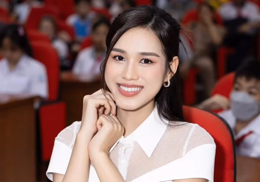 Đỗ Thị Hà sinh năm 2001, từng đăng quang Hoa hậu Việt Nam 2020. Gần đây cô phát triển công việc kinh doanh Đỗ Thị Hà sinh năm 2001, từng đăng quang Hoa hậu Việt Nam 2020. Gần đây cô phát triển công việc kinh doanh