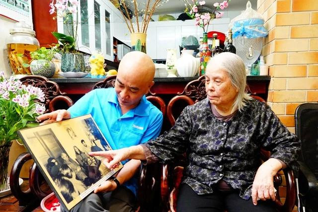 Bà Nông Thị Duyên kể chuyện gia đình với PV Báo Thanh Niên Bà Nông Thị Duyên kể chuyện gia đình với PV Báo Thanh Niên