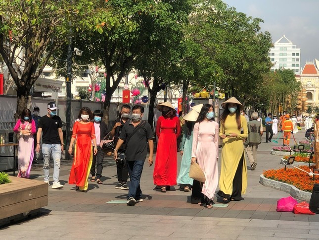 COVID-19 khiến ngành du lịch Việt Nam vào trạng thái "đóng băng" khi đang tăng trưởng vượt bậc. COVID-19 khiến ngành du lịch Việt Nam vào trạng thái "đóng băng" khi đang tăng trưởng vượt bậc.