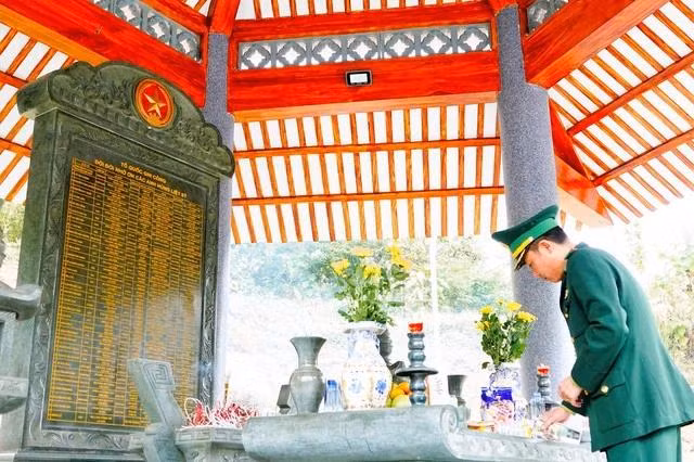 Nhà bia tưởng niệm các liệt sĩ Đồn biên phòng cửa khẩu Ma Lù Thàng (Bộ đội Biên phòng Lai Châu) hy sinh trong cuộc chiến đấu bảo vệ biên giới phía Bắc