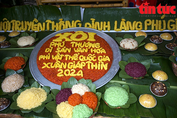 Theo thống kê, làng nghề xôi Phú Thượng hiện có gần 600 hộ làm nghề nấu xôi