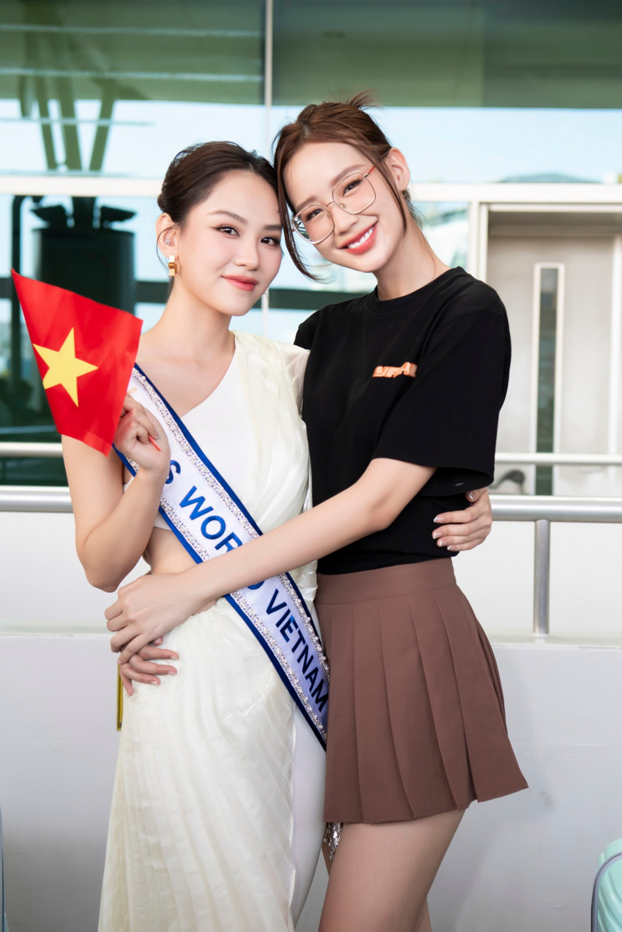 Hoa hậu Bảo Ngọc diện trang phục giản dị tới tiễn Mai Phương. Họ là chị em thân thiết kể từ cuộc thi Hoa hậu Việt Nam 2020 và sau đó là Miss World Vietnam 2022. Hoa hậu Bảo Ngọc diện trang phục giản dị tới tiễn Mai Phương. Họ là chị em thân thiết kể từ cuộc thi Hoa hậu Việt Nam 2020 và sau đó là Miss World Vietnam 2022.