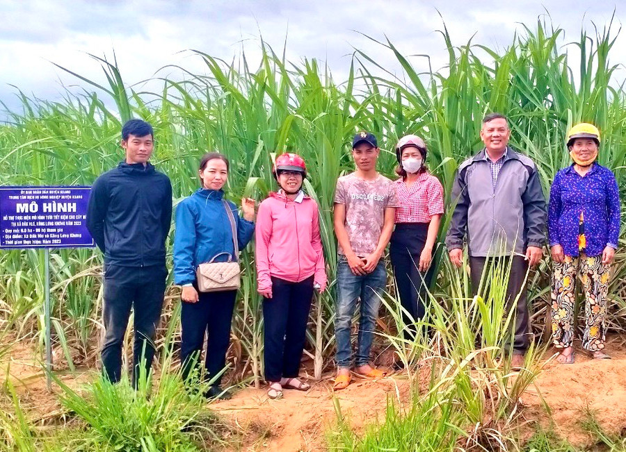 Trung tâm Dịch vụ nông nghiệp huyện Kbang thí điểm mô hình tưới tiết kiệm nước trên cây mía tại xã Đak Hlơ và Kông Lơng Khơng. Ảnh: M.P Trung tâm Dịch vụ nông nghiệp huyện Kbang thí điểm mô hình tưới tiết kiệm nước trên cây mía tại xã Đak Hlơ và Kông Lơng Khơng. Ảnh: M.P
