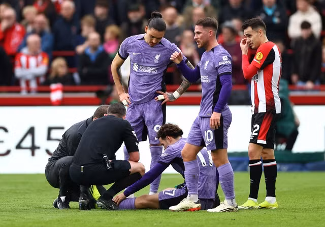 Curtis Jones rồi Diogo Jota báo tin xấu cho Liverpool vì chấn thương