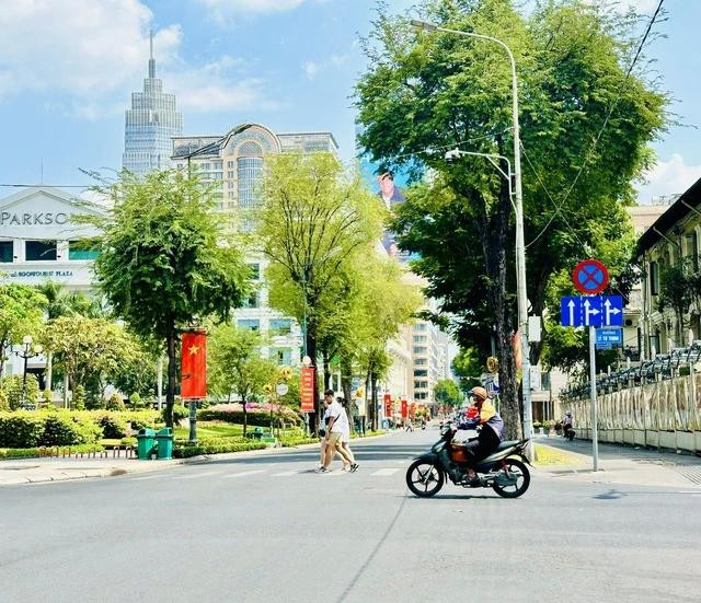 Khu vực trung tâm TP.HCM nắng nóng gay gắt vào trưa 15.2 Khu vực trung tâm TP.HCM nắng nóng gay gắt vào trưa 15.2