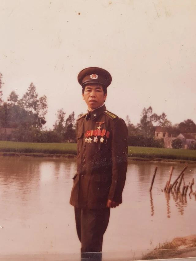 Anh hùng Hoàng Văn Khoáy khi là thiếu tá, phó tiểu đoàn trưởng Anh hùng Hoàng Văn Khoáy khi là thiếu tá, phó tiểu đoàn trưởng