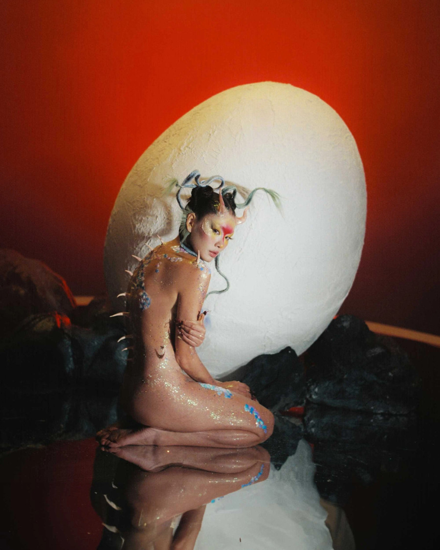 Á hậu Hoàn vũ Việt Nam 2022 tiếp tục "gây sốc" khi tung ảnh nude táo bạo khiến nhiều người không khỏi ngỡ ngàng. Cô khéo léo điều chỉnh tư thế tạo dáng để che chắn phần nhạy cảm Á hậu Hoàn vũ Việt Nam 2022 tiếp tục "gây sốc" khi tung ảnh nude táo bạo khiến nhiều người không khỏi ngỡ ngàng. Cô khéo léo điều chỉnh tư thế tạo dáng để che chắn phần nhạy cảm