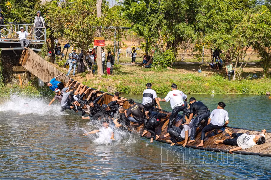 Hoạt động vui chơi giải trí tạo không khí tươi vui thoải mái cho du khách