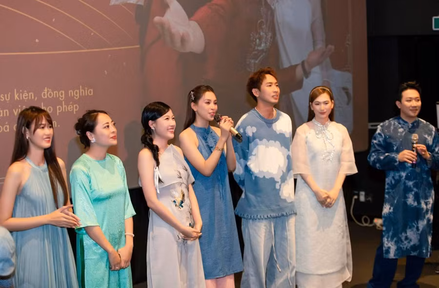 Tiểu Vy chia sẻ trong chuyến cinetour dày đặc suốt dịp Tết Nguyên Đán. (Ảnh: CTV/Vietnam+)