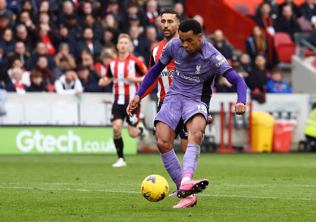 ... nhưng Cody Gakpo nhanh chóng dập tắt hy vọng của đội chủ nhà