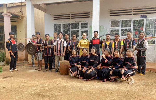 Đội cồng chiêng đã sẵn sàng cho lễ hội mùa xuân của bà con Ia Le. Đội cồng chiêng đã sẵn sàng cho lễ hội mùa xuân của bà con Ia Le.