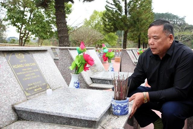 Phần mộ của liệt sĩ Hoàng Văn Trai tại Nghĩa trang liệt sĩ H.Cao Lộc (Lạng Sơn)