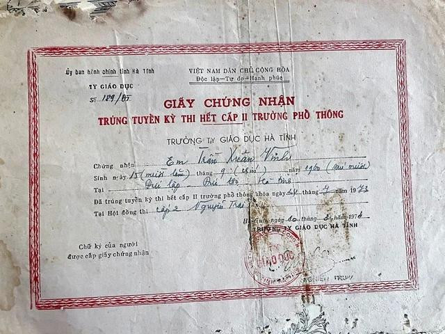 Giấy chứng nhận trúng tuyển kỳ thi hết cấp 2 trường phổ thông (1974) của anh hùng Trần Xuân Vinh