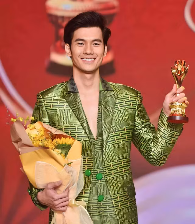 Nhan Phúc Vinh được vinh danh tại lễ trao giải Mai Vàng tháng 1-2024