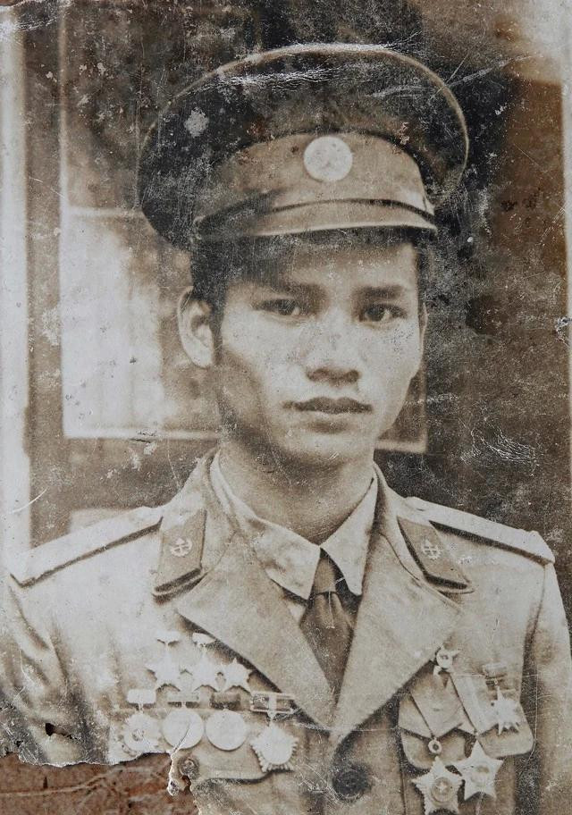 Anh hùng Nguyễn Duy Nhất, năm 1990 Anh hùng Nguyễn Duy Nhất, năm 1990