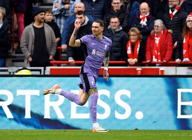 Darwin Nunez mở tỉ số bằng pha xử lý bóng đẳng cấp