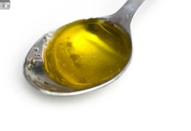 1 muỗng canh dầu ô liu mỗi ngày mang lại những lợi ích sức khỏe to lớn, và có thể cứu mạng bạn, giúp bạn kéo dài tuổi thọ 1 muỗng canh dầu ô liu mỗi ngày mang lại những lợi ích sức khỏe to lớn, và có thể cứu mạng bạn, giúp bạn kéo dài tuổi thọ