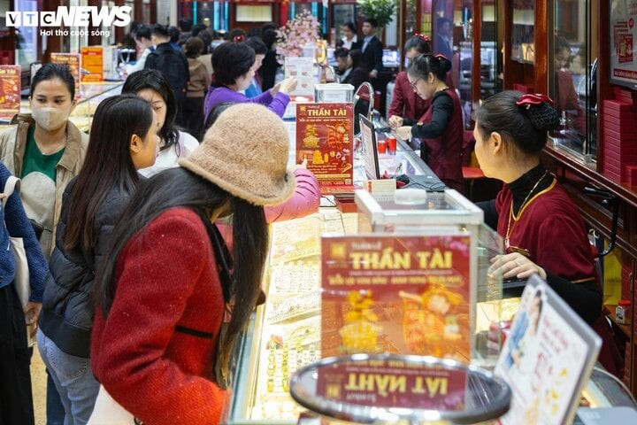 Vì sao có tục mua vàng ngày vía thần Tài? (Ảnh: Minh Đức) Vì sao có tục mua vàng ngày vía thần Tài? (Ảnh: Minh Đức)