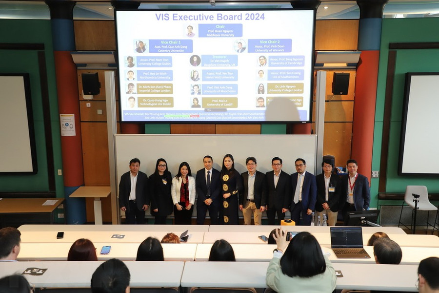 Ban Chấp hành VIS tại cuộc gặp thường niên. (Ảnh: Hải Vân/TTXVN) Ban Chấp hành VIS tại cuộc gặp thường niên. (Ảnh: Hải Vân/TTXVN)