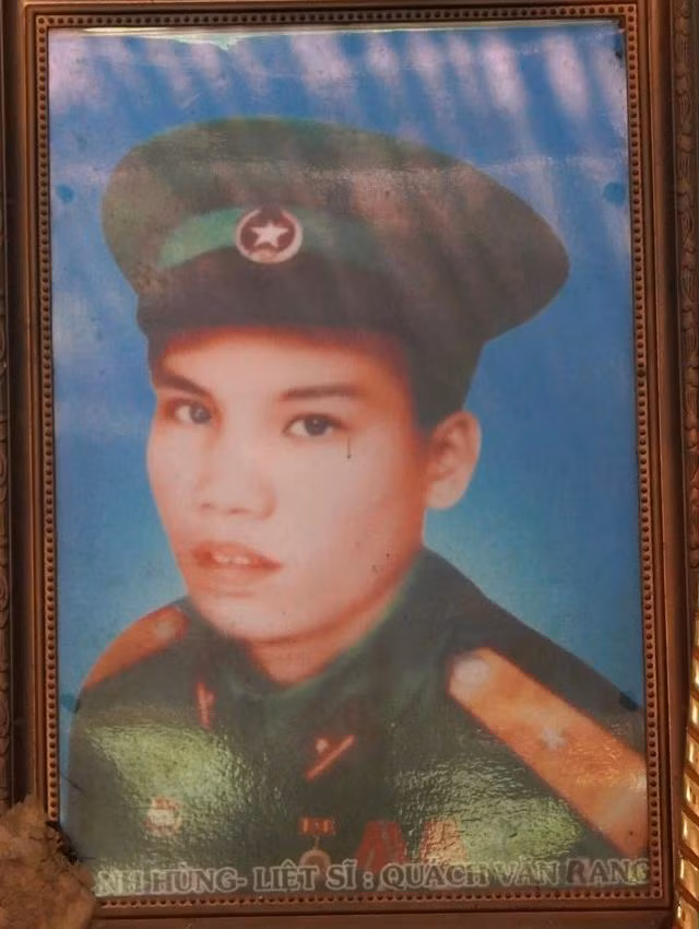 Di ảnh anh hùng - liệt sĩ Quách Văn Rạng