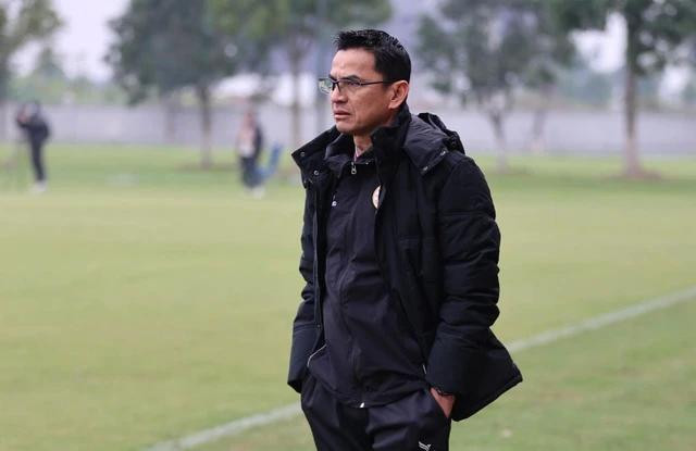 Rất nhiều áp lực cho HLV Kiatisak