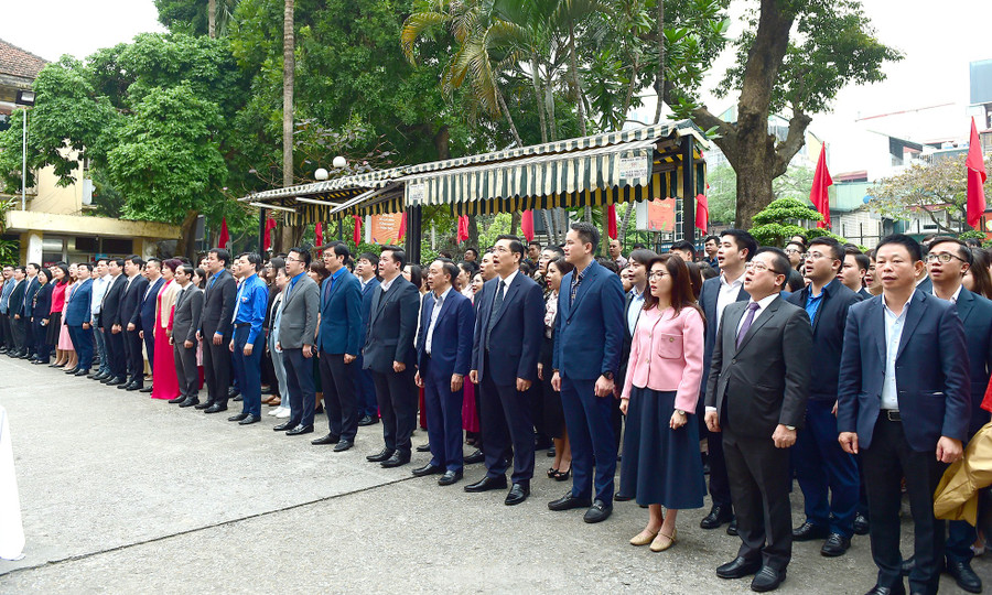 Tại chương trình gặp mặt đầu xuân, đoàn viên thanh niên cơ quan T.Ư Đoàn mang đến các tiết mục văn nghệ với không khí sôi nổi, khí thế bước vào nhiệm vụ mới.