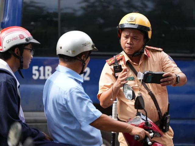 CSGT TP.HCM trực xuyên đêm xuyên tết, trong đó các tổ phạt nồng độ cồn làm việc bình thường CSGT TP.HCM trực xuyên đêm xuyên tết, trong đó các tổ phạt nồng độ cồn làm việc bình thường