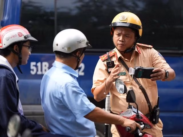 CSGT TP.HCM trực xuyên đêm xuyên tết, trong đó các tổ phạt nồng độ cồn làm việc bình thường