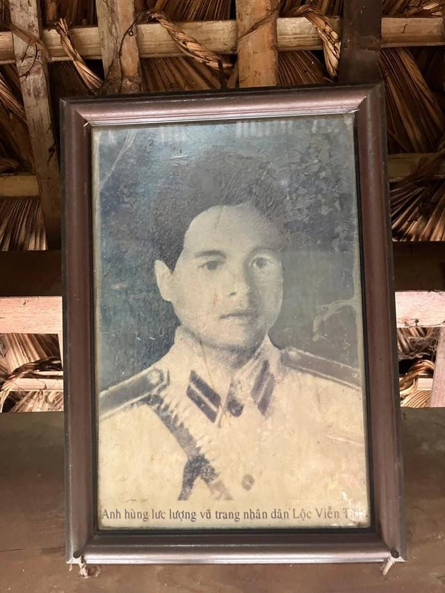 Di ảnh anh hùng - liệt sĩ Lộc Viễn Tài Di ảnh anh hùng - liệt sĩ Lộc Viễn Tài