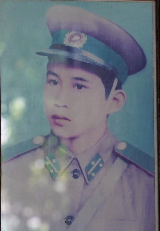 Di ảnh anh hùng liệt sĩ Lê Đình Chinh Di ảnh anh hùng liệt sĩ Lê Đình Chinh