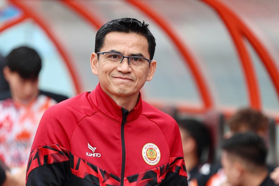 Huấn luyện viên Kiatisuk được kỳ vọng sẽ giúp Câu lạc bộ Công an Hà Nội bảo vệ thành công ngôi vương tại V-League. Ảnh: CAHN Huấn luyện viên Kiatisuk được kỳ vọng sẽ giúp Câu lạc bộ Công an Hà Nội bảo vệ thành công ngôi vương tại V-League. Ảnh: CAHN