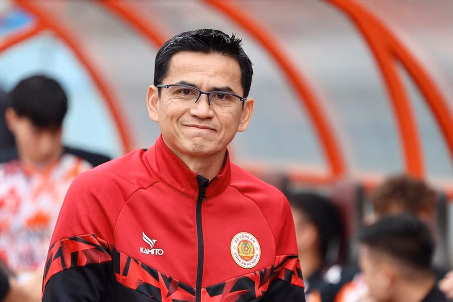 Huấn luyện viên Kiatisuk được kỳ vọng sẽ giúp Câu lạc bộ Công an Hà Nội bảo vệ thành công ngôi vương tại V-League. Ảnh: CAHN