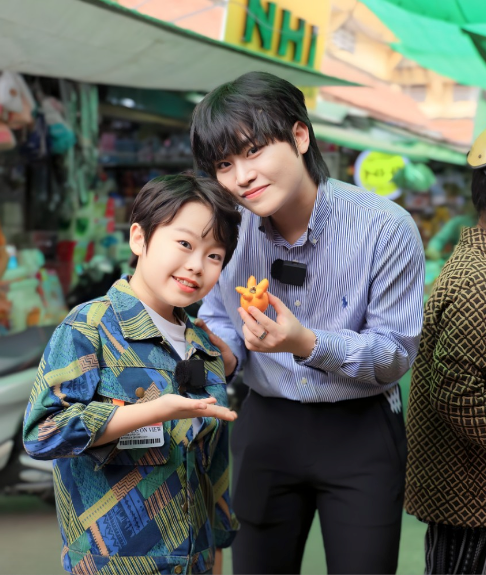 Hwang Min Woo và em trai Hwang Min Ho tại Việt Nam Hwang Min Woo và em trai Hwang Min Ho tại Việt Nam