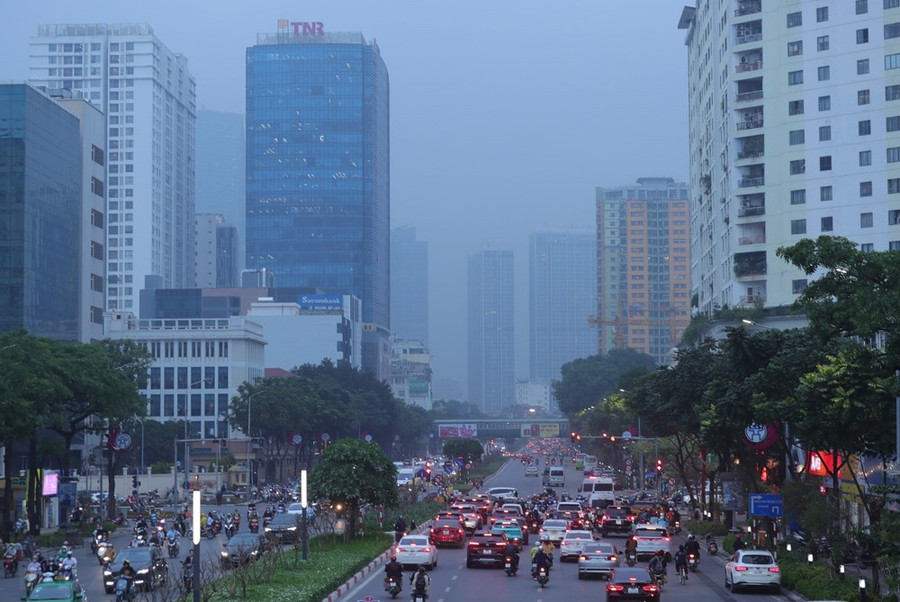 Các toà cao tầng ở Hà Nội bị sương mù bao phủ, tầm nhìn bị hạn chế. (Ảnh: Hoàng Hiếu/TTXVN) Các toà cao tầng ở Hà Nội bị sương mù bao phủ, tầm nhìn bị hạn chế. (Ảnh: Hoàng Hiếu/TTXVN)