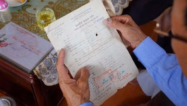 Giấy báo tử anh hùng - liệt sĩ Phan Bá Mạnh