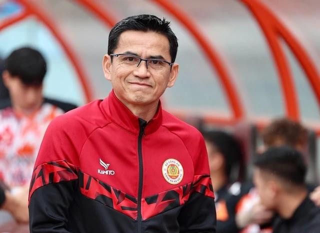 HLV Kiatisak gia nhập CLB CAHN