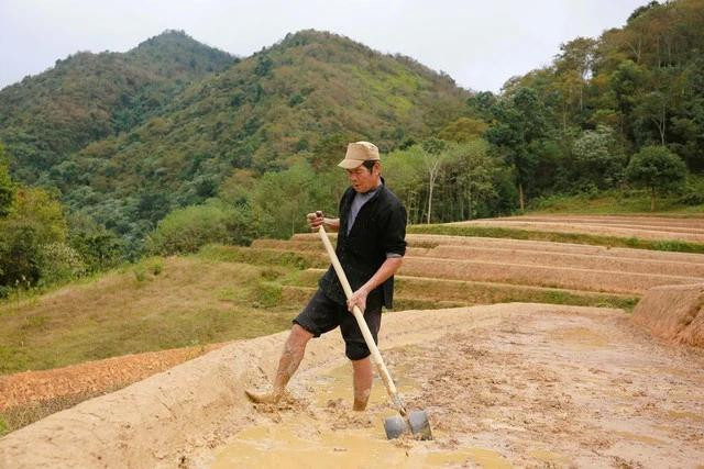 Công việc thường ngày của anh hùng Tòng Văn Chô Công việc thường ngày của anh hùng Tòng Văn Chô