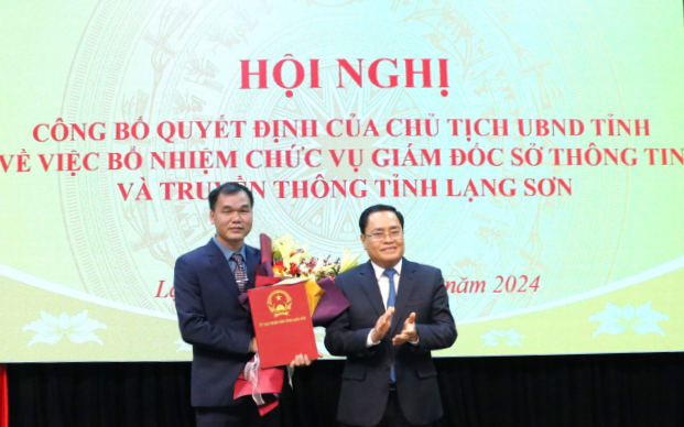 Đồng chí Hồ Tiến Thiệu, Phó Bí thư Tỉnh ủy, Chủ tịch UBND tỉnh Lạng Sơn trao quyết định và chúc mừng đồng chí Nguyễn Trọng Hùng. Đồng chí Hồ Tiến Thiệu, Phó Bí thư Tỉnh ủy, Chủ tịch UBND tỉnh Lạng Sơn trao quyết định và chúc mừng đồng chí Nguyễn Trọng Hùng.