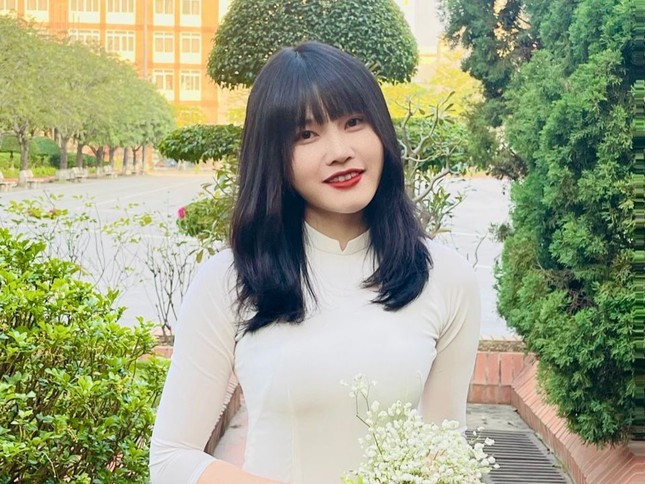 Chân dung nữ sinh Hoàng Thị Thu. Ảnh: NVCC