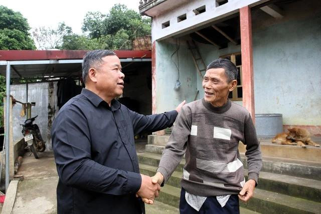 Anh hùng Triệu Văn Điện thăm đồng đội cùng chiến đấu tháng 2.1979