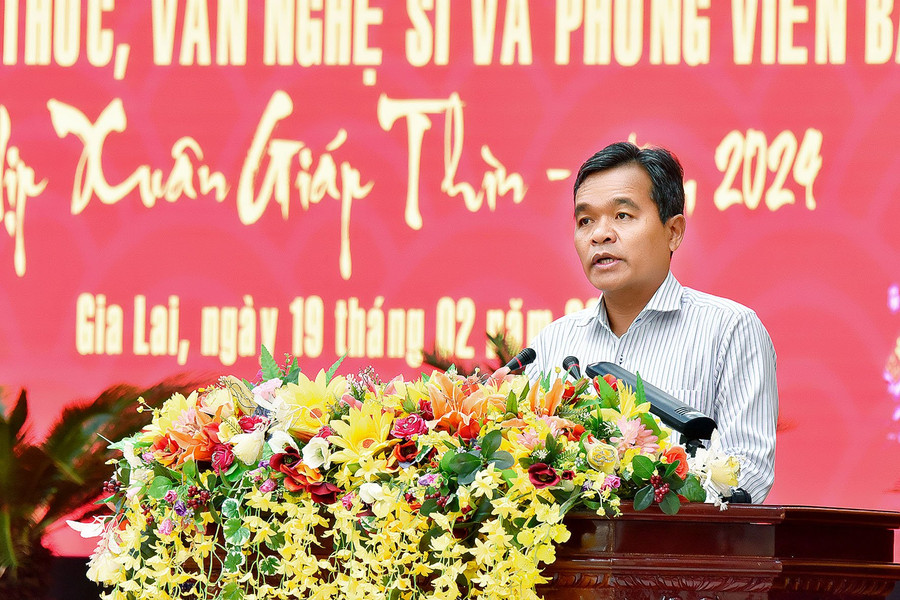 Bí thư Tỉnh ủy Hồ Văn Niên phát biểu tại buổi gặp mặt. Ảnh: Đ.T Bí thư Tỉnh ủy Hồ Văn Niên phát biểu tại buổi gặp mặt. Ảnh: Đ.T