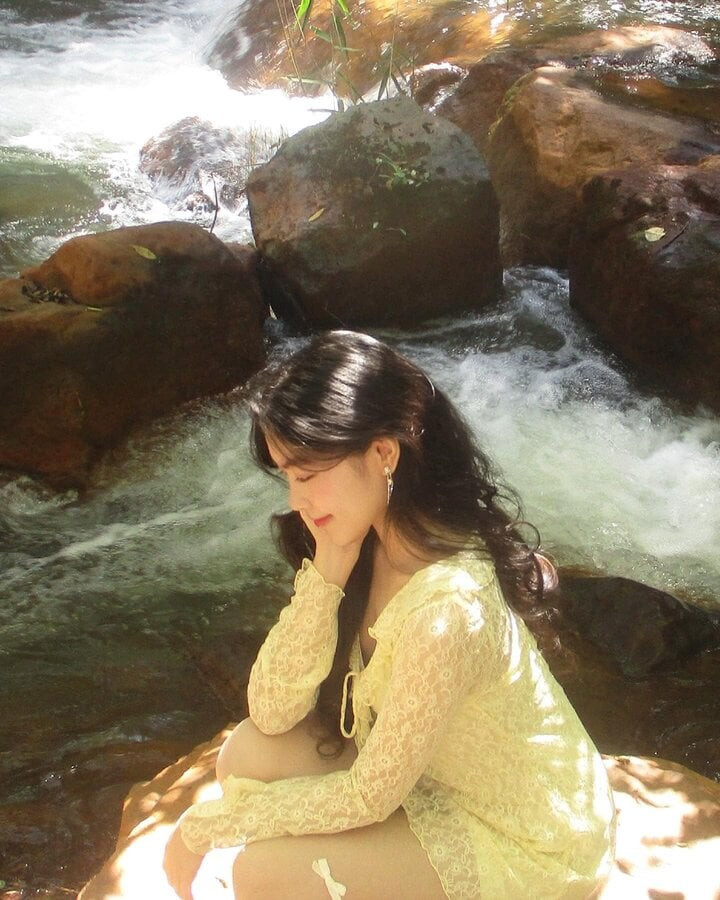 Tuy không quá mặn mà với các hoạt động của làng giải trí nhưng Lọ Lem vẫn thường xuyên cùng bố xuất hiện ở một số sự kiện phù hợp. Cô cũng tham gia nhiều hoạt động thiện nguyện và ủng hộ các chương trình hỗ trợ người nghèo do bố làm MC. Tuy không quá mặn mà với các hoạt động của làng giải trí nhưng Lọ Lem vẫn thường xuyên cùng bố xuất hiện ở một số sự kiện phù hợp. Cô cũng tham gia nhiều hoạt động thiện nguyện và ủng hộ các chương trình hỗ trợ người nghèo do bố làm MC.